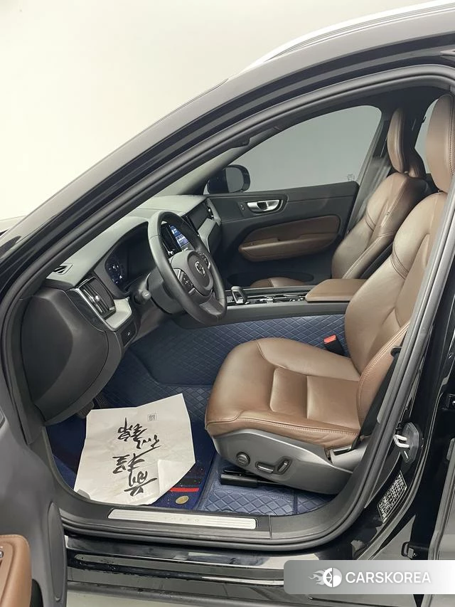 Volvo XC60 2023 Черный из Китая, фото 5