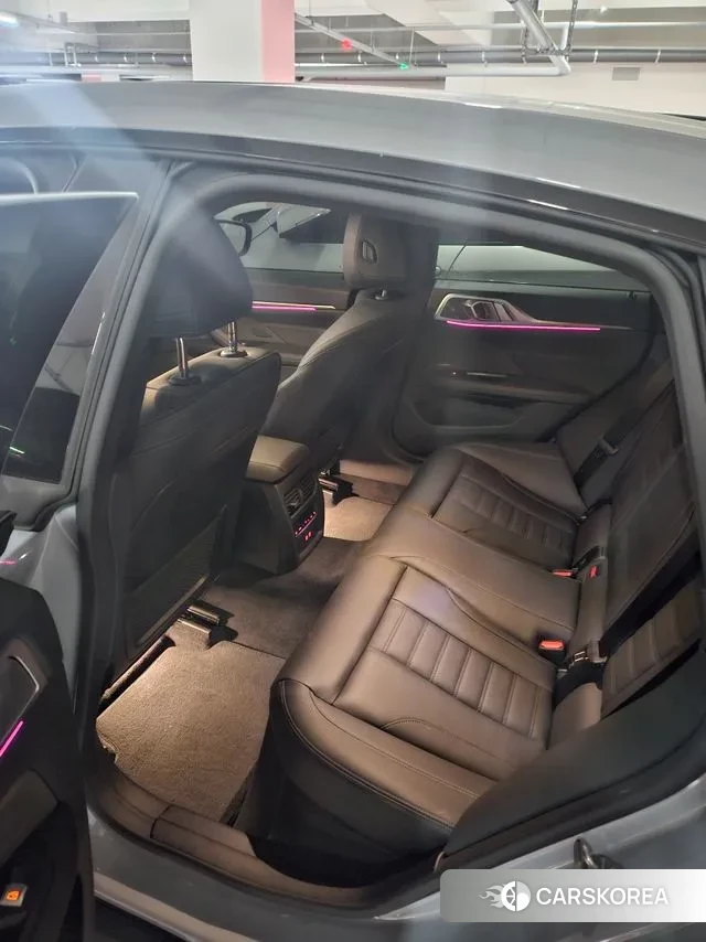 BMW 4 Series (G22) 2024 Небесно-голубой из Кореи, фото 5