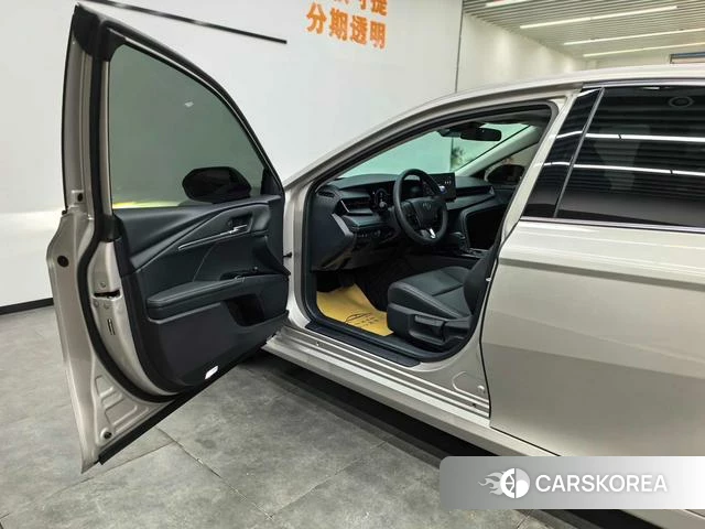 Toyota Camry 2025 Шампань из Китая, фото 5