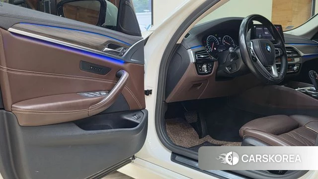 BMW 5 Series (G30) 2019 Белый из Кореи, фото 5