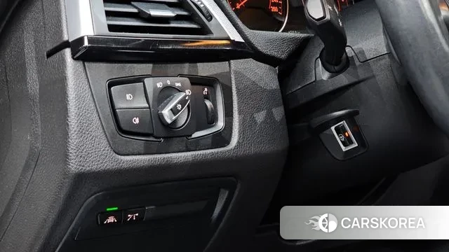 BMW 3 Series (F30) 2018 Белый из Кореи, фото 5