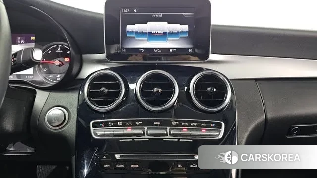 Mercedes-Benz C-Class W205 2018 Белый из Кореи, фото 5