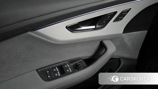 Audi Q8 (4M) 2023 Черный из Кореи, фото 5