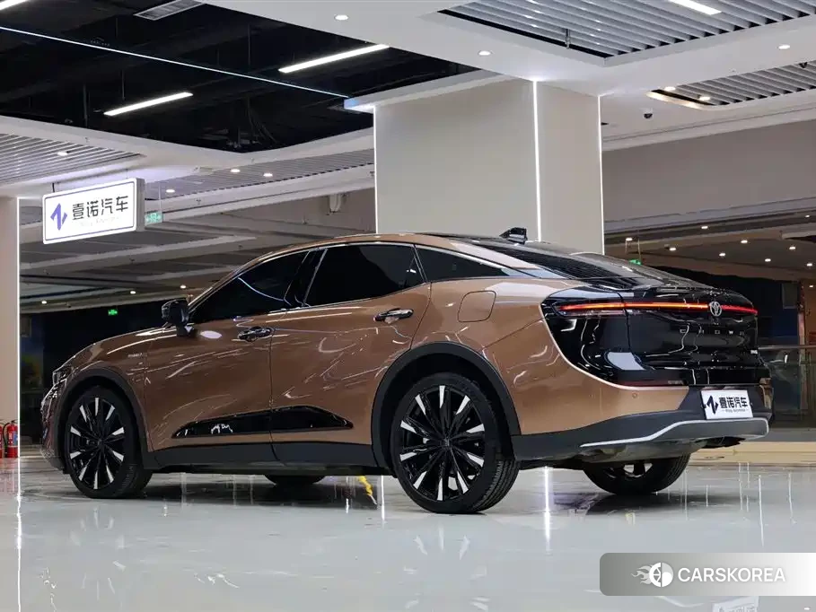 Toyota Crown SportCross 2024 Champagne/brown из Китая, фото 5