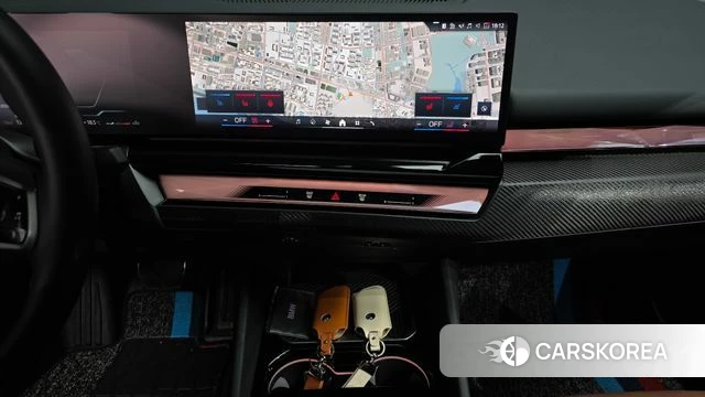 BMW 5 Series (G60) 2025 Черный из Кореи, фото 5