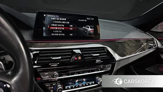 BMW 5 Series (G30) 2018 Белый из Кореи, фото 5