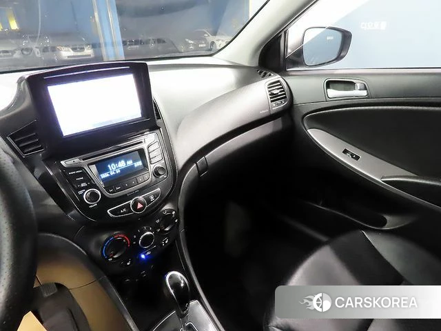 Hyundai Accent (New type) 2018 Белый из Кореи, фото 5