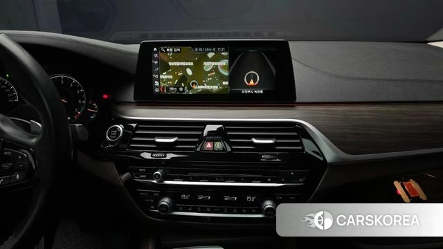 BMW 5 Series (G30) 2018 Белый из Кореи, фото 5