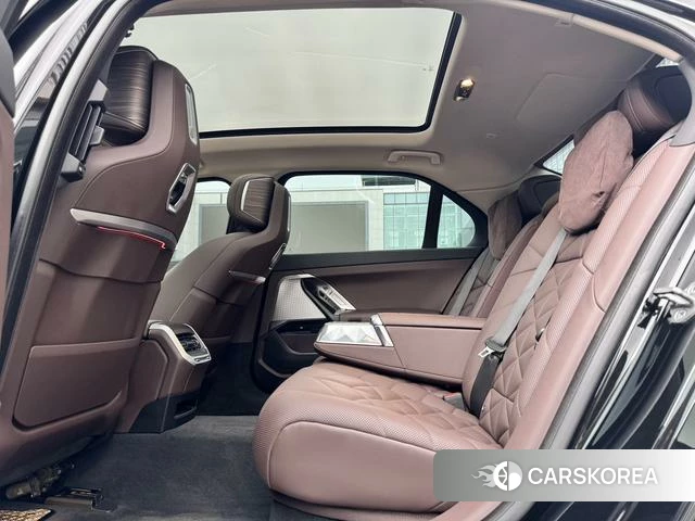BMW 7 series 2023 Черный из Китая, фото 5