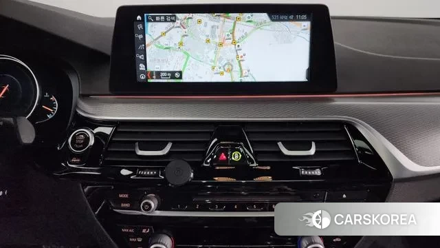 BMW 5 Series (G30) 2018 Белый из Кореи, фото 5