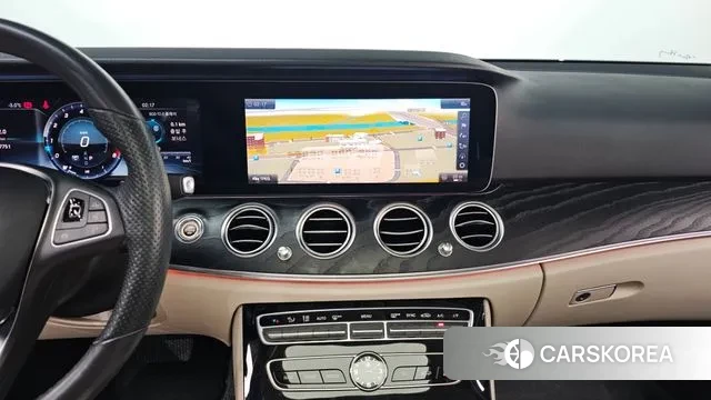 Mercedes-Benz E-Class W213 2018 Белый из Кореи, фото 5