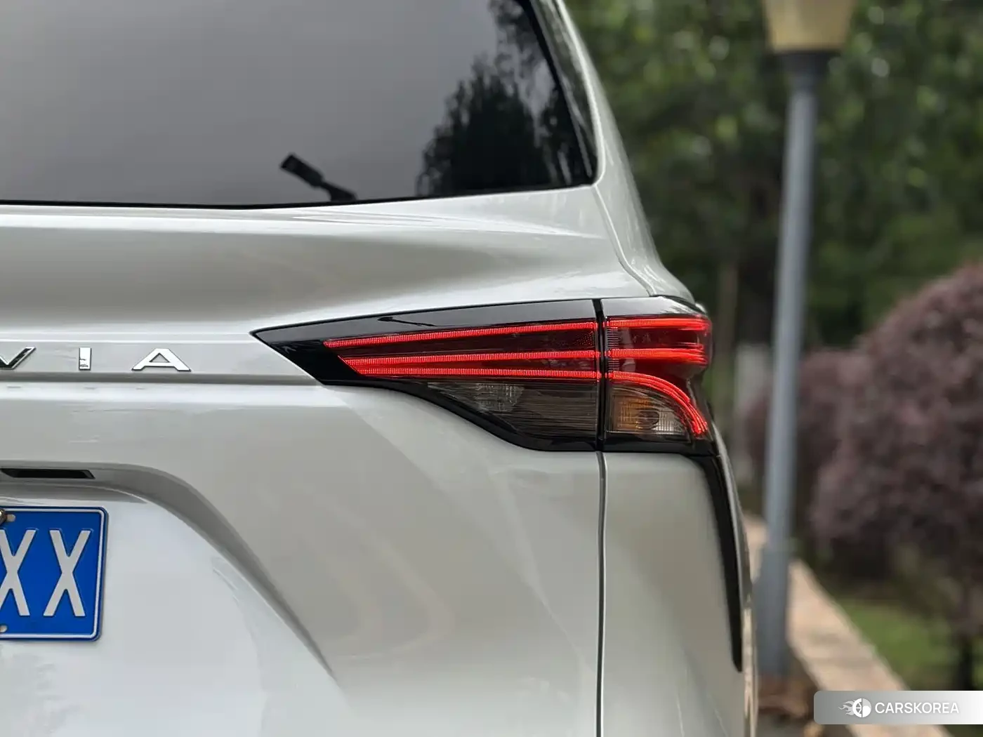 Toyota Granvia 2023 Белый из Китая, фото 5