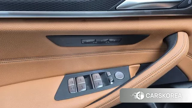 BMW 5 Series (G30) 2023 Белый из Кореи, фото 5