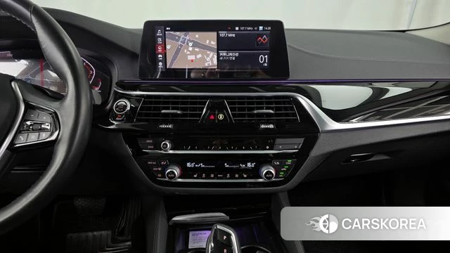 BMW 5 Series (G30) 2020 Белый из Кореи, фото 5