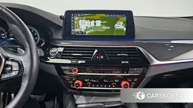 BMW 5 Series (G30) 2018 Белый из Кореи, фото 5