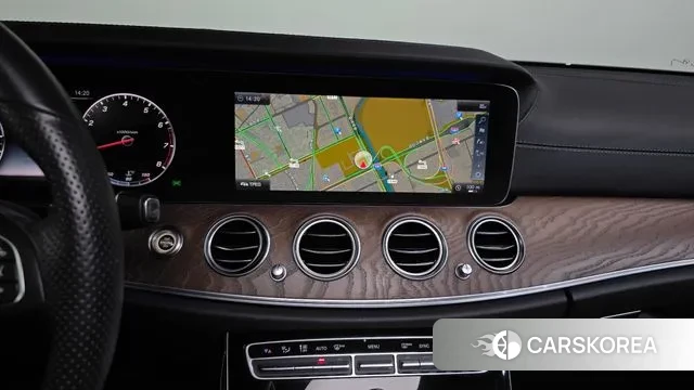 Mercedes-Benz E-Class W213 2018 Белый из Кореи, фото 5