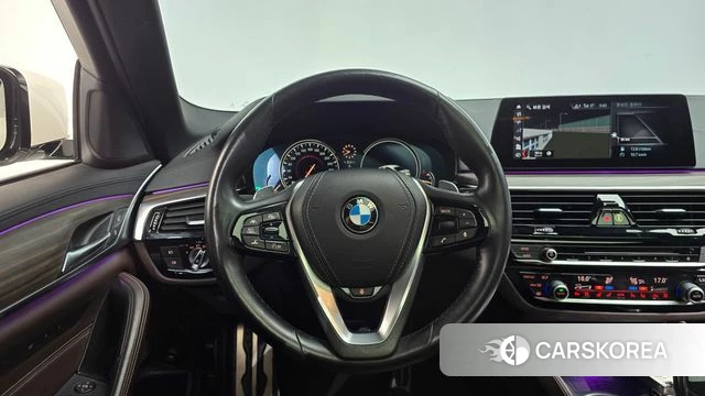 BMW 5 Series (G30) 2018 Белый из Кореи, фото 5