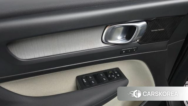 Volvo XC40 2022 Черный из Кореи, фото 5