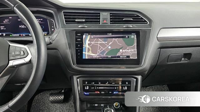 Volkswagen Tiguan Allspace 2023 Белый из Кореи, фото 5