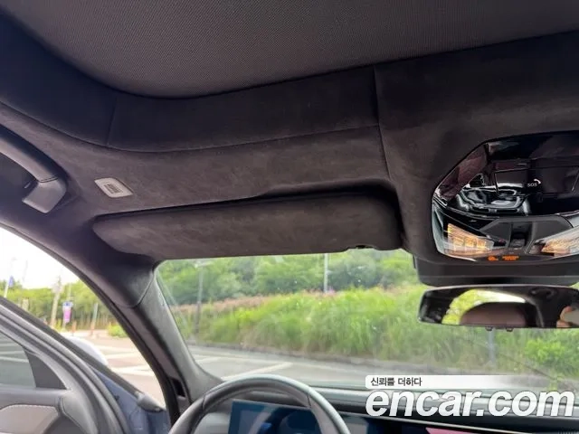 BMW 7 Series (G70) 2023 Цвет галактики из Кореи, фото 5