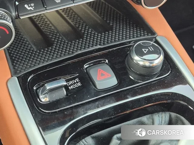 Lotus Emira 2024 Песочный из Кореи, фото 5