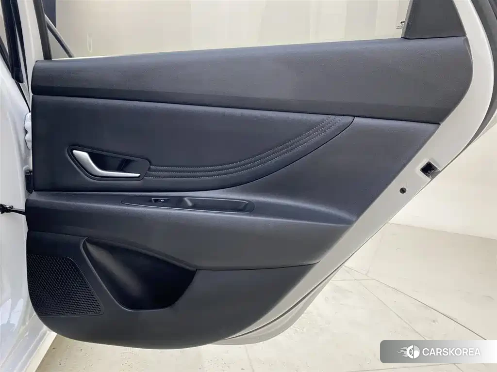 Hyundai Elantra 2023 Белый из Китая, фото 6