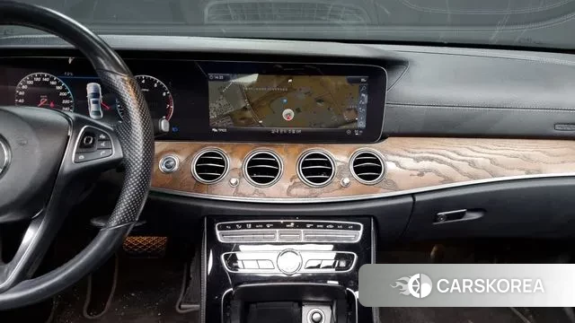 Mercedes-Benz E-Class W213 2018 Синий из Кореи, фото 5