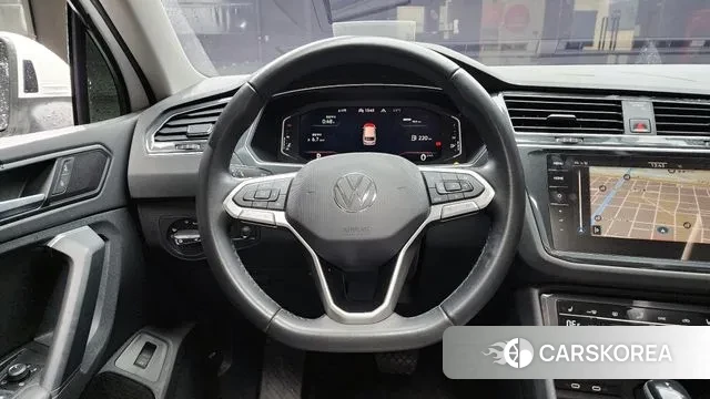 Volkswagen Tiguan second Generation 2023 Белый из Кореи, фото 5