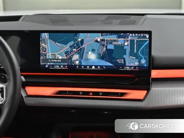 BMW 5 Series (G60) 2023 Белый из Кореи, фото 5