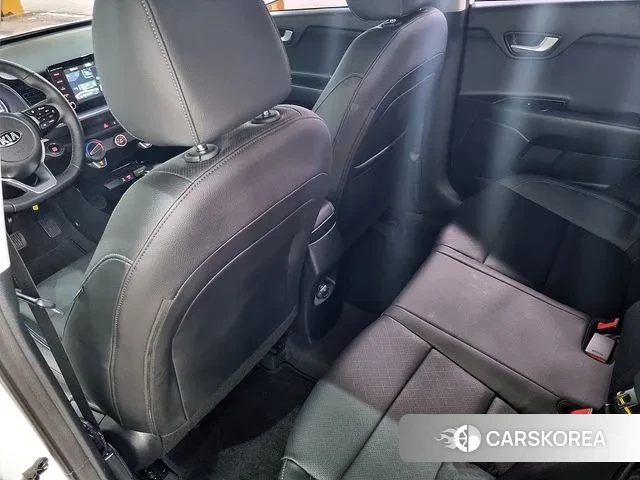 Kia Stonic 2018 Белый из Кореи, фото 5