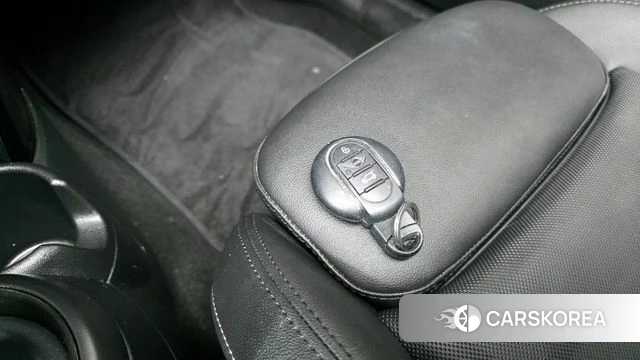 Mini Cooper 2023 Белый из Кореи, фото 5