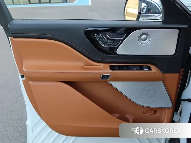 Lincoln Aviator 2nd generation 2021 Белый из Кореи, фото 5