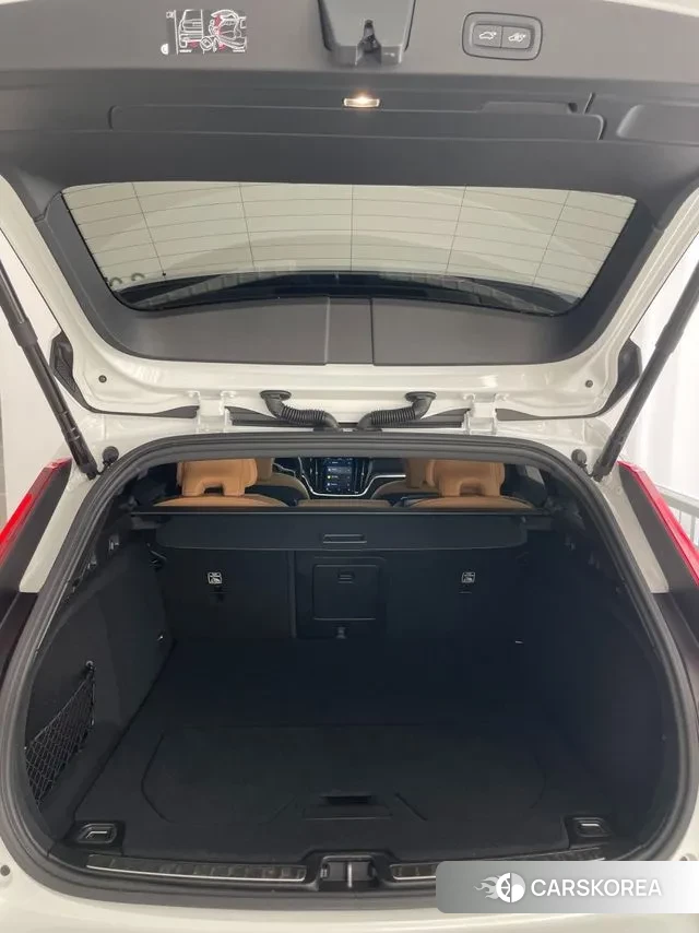 Volvo V60 Cross-Country 2nd Generation 2025 Белый из Кореи, фото 5