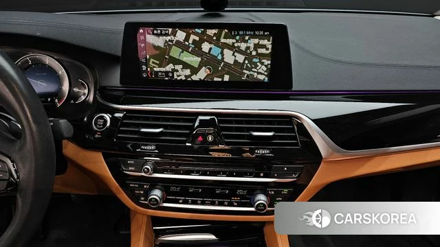 BMW 5 Series (G30) 2018 Серебристо-серый из Кореи, фото 5