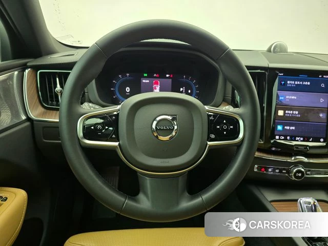Volvo XC60 second Generation 2023 Белый из Кореи, фото 5