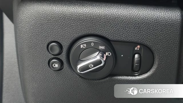 Mini Cooper 2024 Серебряный из Кореи, фото 5