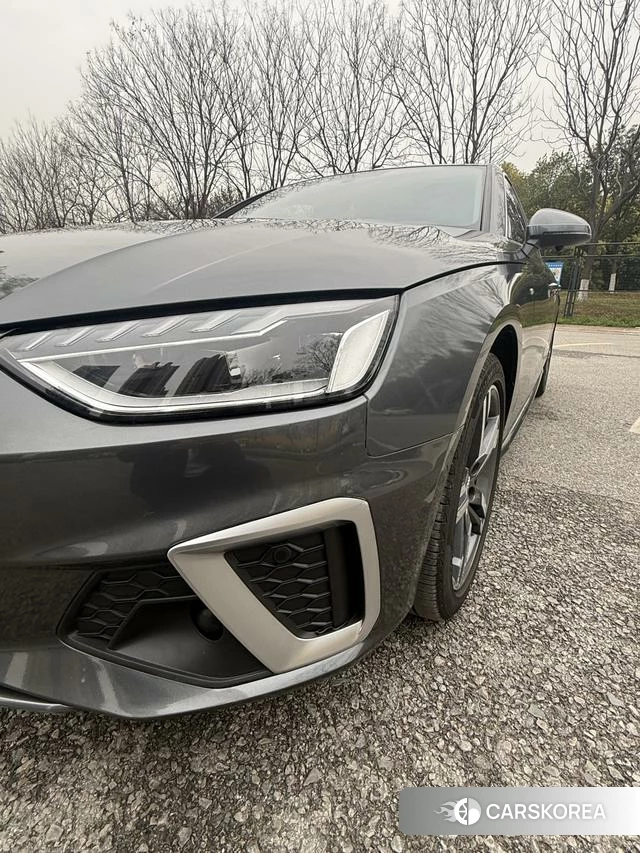 Audi A4L 2021 Серебристо-серый из Китая, фото 5
