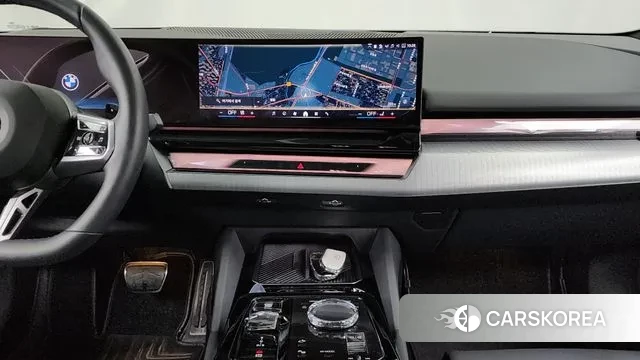 BMW 5 Series (G60) 2023 Белый из Кореи, фото 5