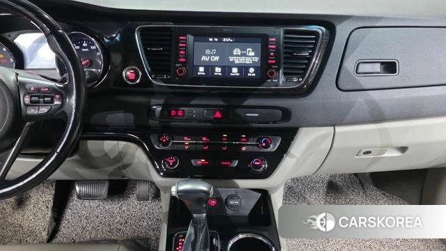 Kia The New Carnival 2018 Белый из Кореи, фото 5