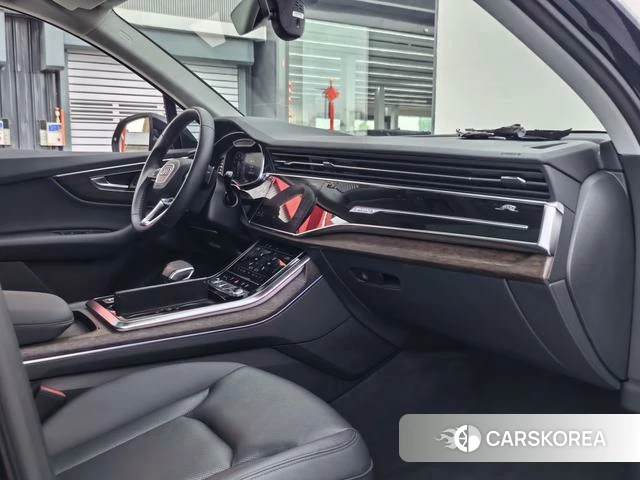 Audi Q7 2021 Черный из Китая, фото 5