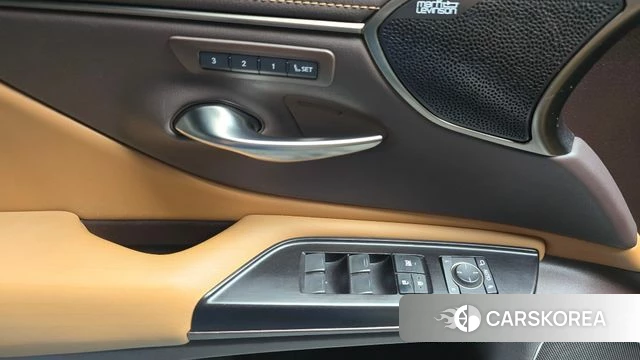 Lexus ES300h 7th generation id 4304322 из Кореи 5