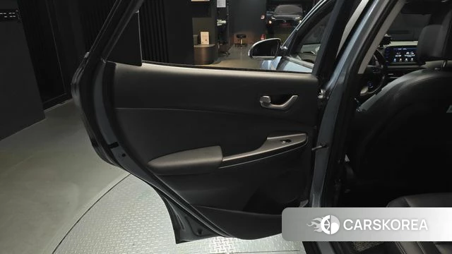 Hyundai Kona 2018 Светло-серебряный цвет из Кореи, фото 5