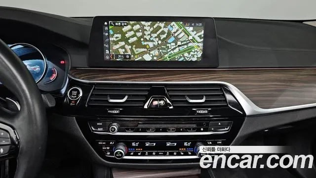 BMW 5 Series (G30) 2018 Серебристо-серый из Кореи, фото 5