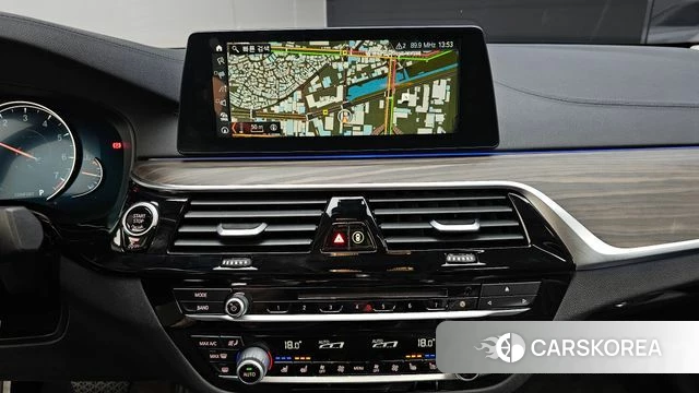 BMW 5 Series (G30) 2018 Белый из Кореи, фото 5