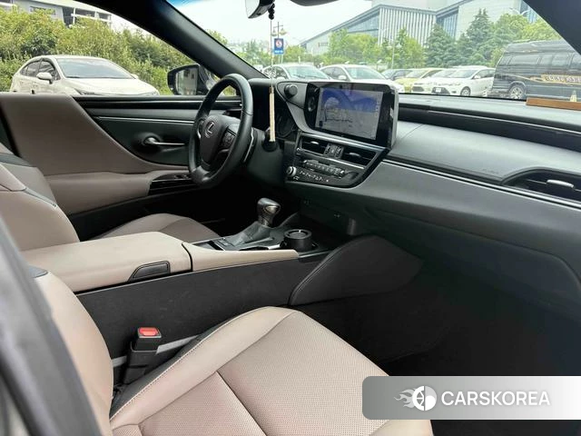 Lexus ES 2024 Серебристо-серый из Китая, фото 5