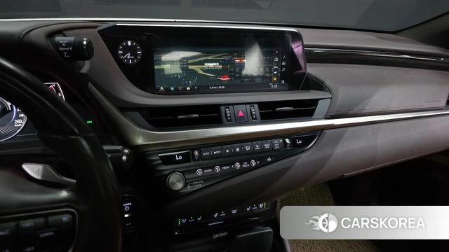 Lexus ES300h 7th generation 2021 Белый из Кореи, фото 5