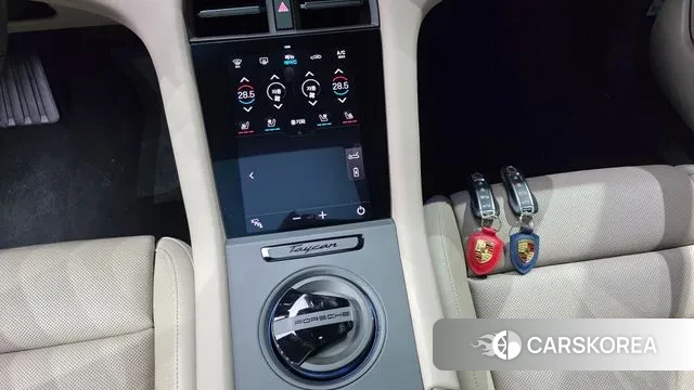 Porsche Taycan 2023 Серебристо-серый из Кореи, фото 5