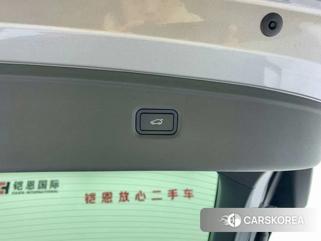 Xiaopeng Motors Xiaopeng P7+ 2025 Серебристо-серый из Китая, фото 5