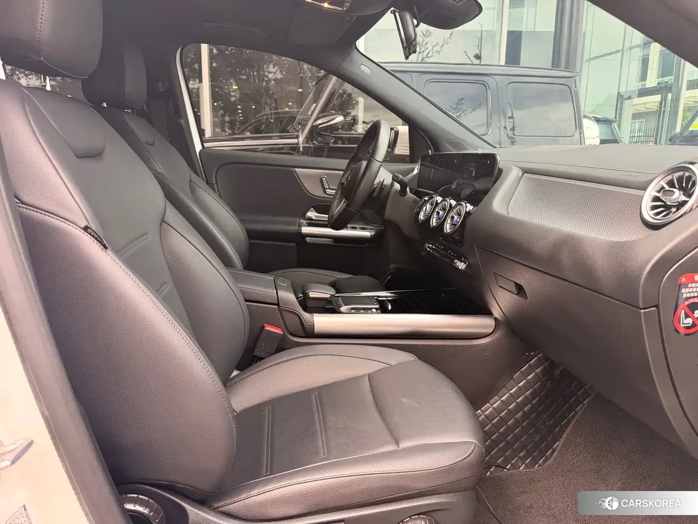 Mercedes-Benz GLA 2023 Белый из Китая, фото 5