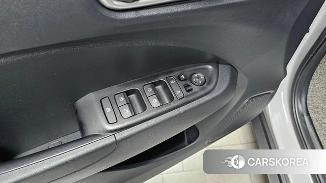 Hyundai Venue 2022 Серебристо-серый из Кореи, фото 5